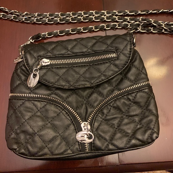 Crossbody quilted purse with chain straps. - Picture 1 of 4